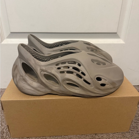 Yeezy Foam-Runner Size 13 - Picture 1 of 7